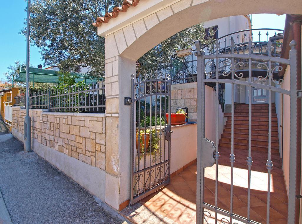 Apartments Lidija 1305 Pula Exterior photo